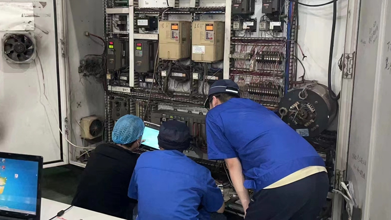 爭分奪秒攻難題 上下齊心保運轉&mdash;&mdash;記新光公司包材事業部巴頓機搶修